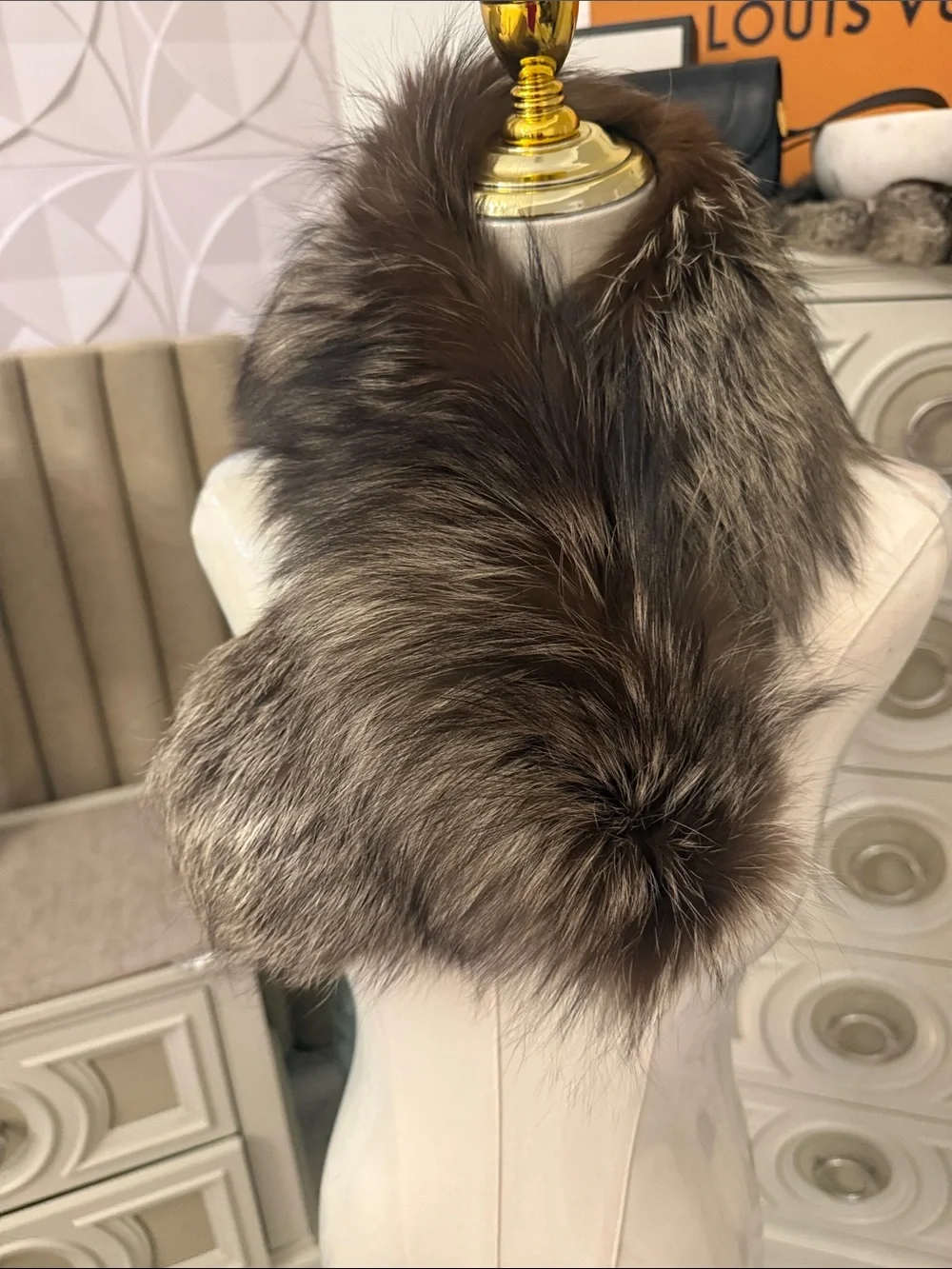 Silver fox fur collar